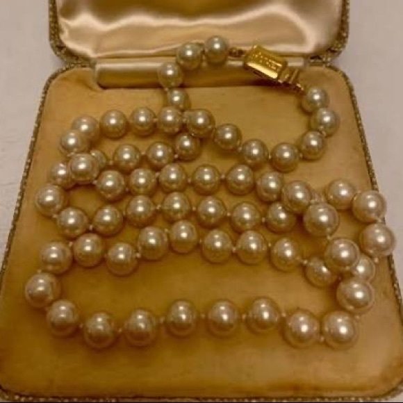 Monet Jewelry - Vinatge Monet Pearl Necklace